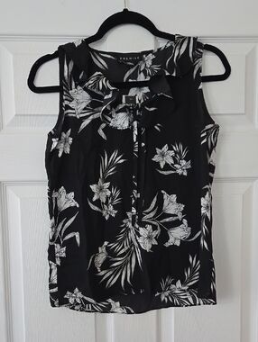 NWT Premise Black Floral Sleeveless Ruffle Neck Top